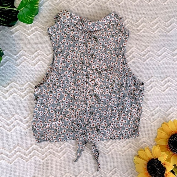 Sky and Sparrow Button Down Collared Blouse - Picture 5 of 6